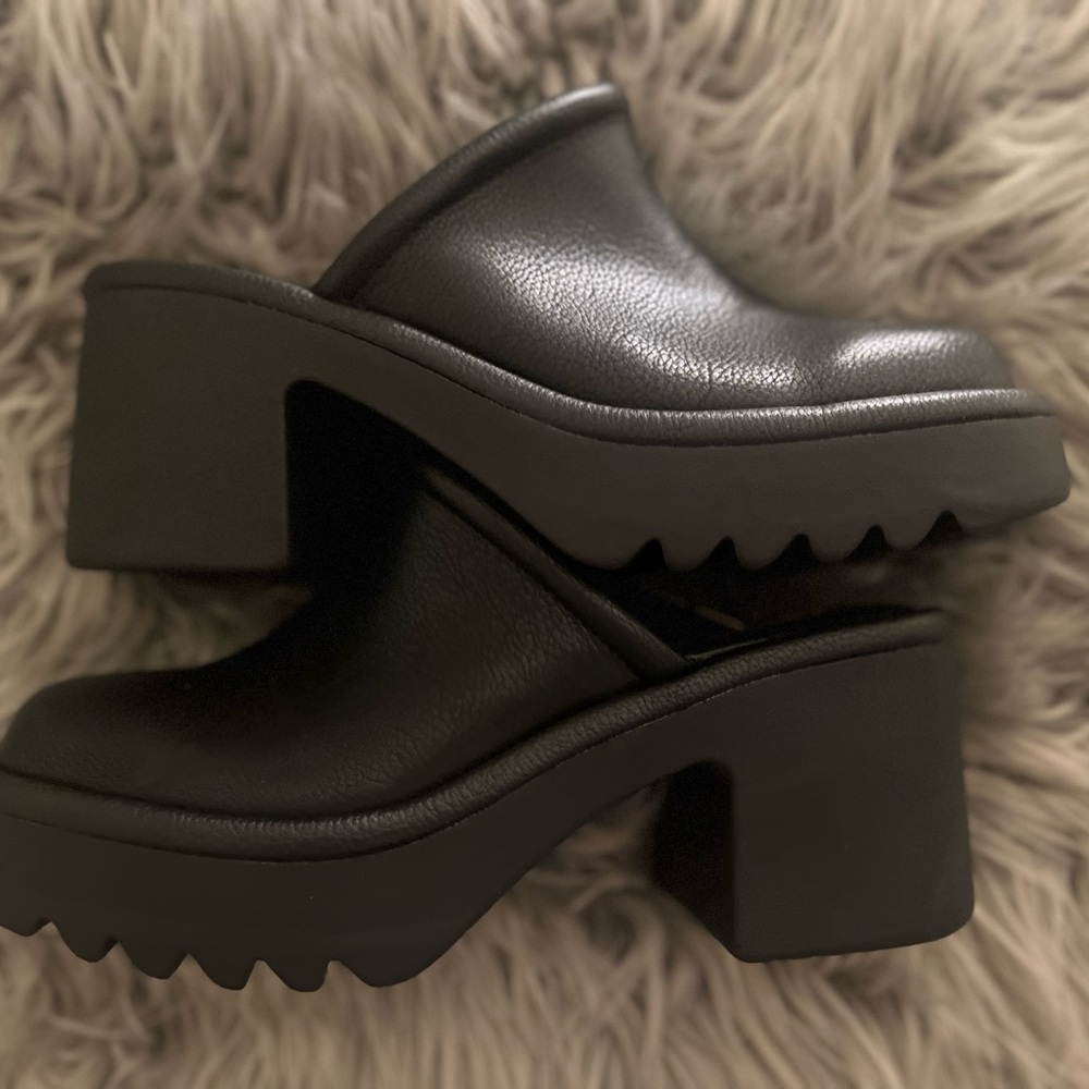 Leather Clogs. *NEW